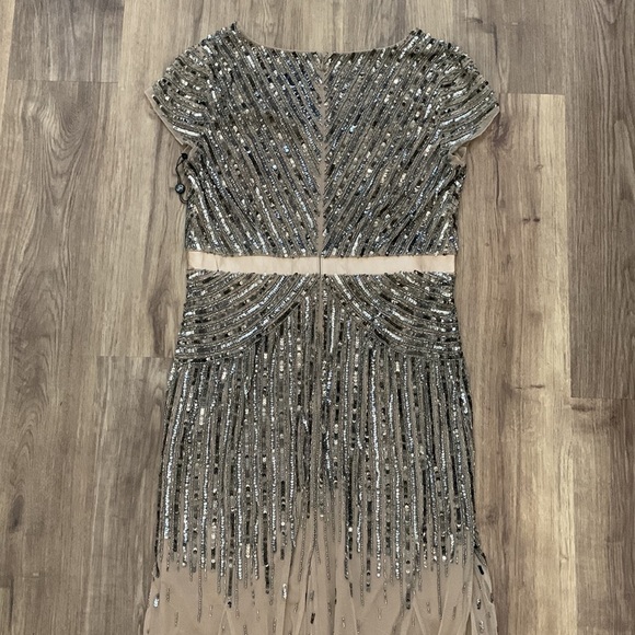 NWT Adrianna Papell Women's Cap Sleeve Linear Beaded Gown. Size 12 - Picture 3 of 13